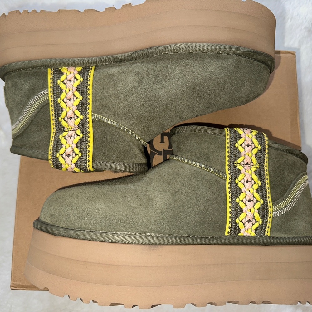 UGG CLASSIC ULTRA MINI BRAID PLATFORM BURNT OLIVE SUEDE BOOTS NIB US 8
